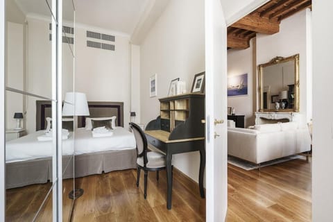 Luxury Nest in Historic Florence Apartment in Florence