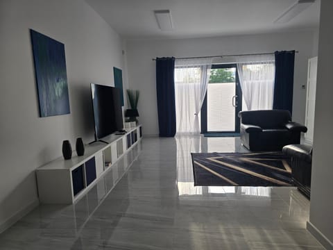 Communal lounge/ TV room, TV and multimedia, Seating area, Evening entertainment