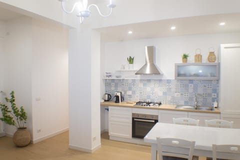 TV and multimedia, Coffee/tea facilities, Kitchen or kitchenette, Living room, Seating area, Dining area, dishwasher, stove, kitchen