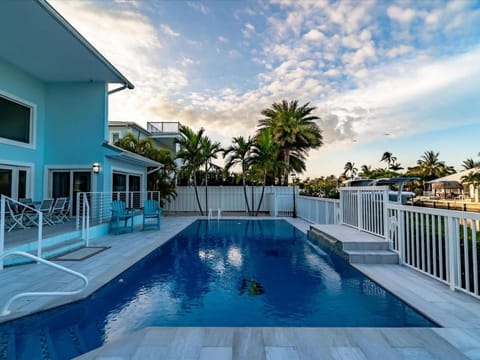 Aqua Vista- Luxury Waterfront Pool Home, 35' Dock! House in Key Colony Beach