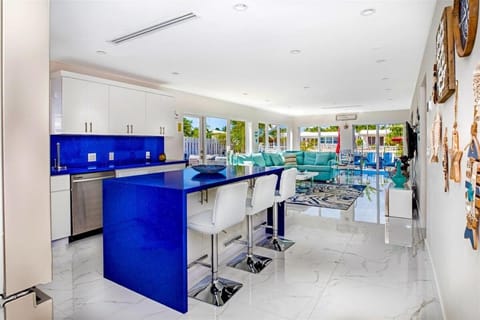 Casa Blanca - Waterfront Pool Home, Game Room, 45' Dock House in Key Colony Beach