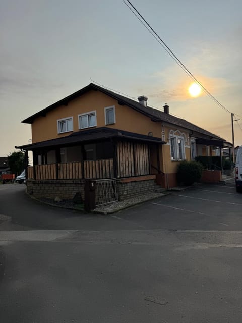 Property building, Neighbourhood