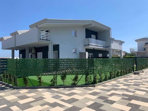 Property building, Garden, View (from property/room), Balcony/Terrace, Garden view