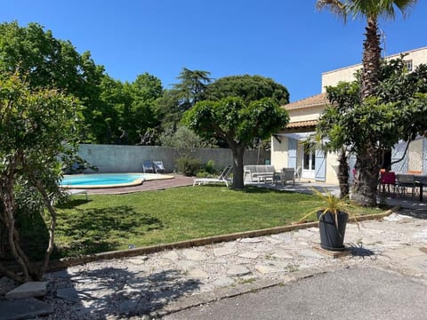 Property building, Spring, Day, Natural landscape, Garden, Garden view, Pool view, Swimming pool, sunbed
