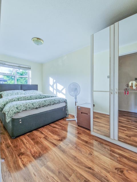 Simi Home Apartment in Milton Keynes