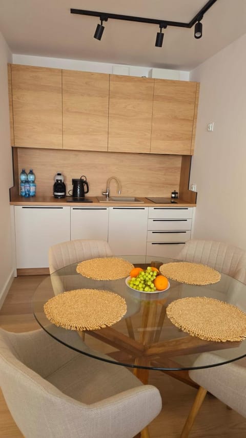 Kitchen or kitchenette, Food and drinks