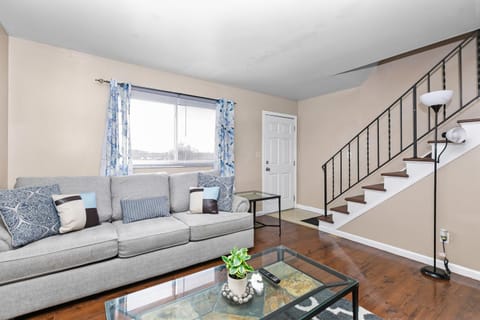 Cozy 2 bedroom apartment Apartment in Dayton