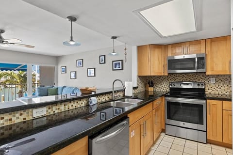 Dolphin Cove- Pet Friendly Waterfront Townhome w Pool House in Key Colony Beach