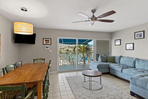Dolphin Cove- Pet Friendly Waterfront Townhome w Pool House in Key Colony Beach