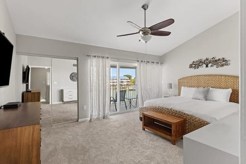 Dolphin Cove- Pet Friendly Waterfront Townhome w Pool House in Key Colony Beach