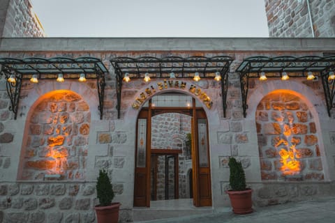 Facade/entrance, Day, Landmark view