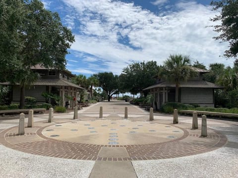 Flip-Flop Getaways Apartment in North Forest Beach