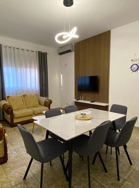 TV and multimedia, Living room, Dining area, air conditioner