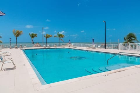 Ocean Isles #98 - Ocean Views, Resort Style Pool House in Marathon