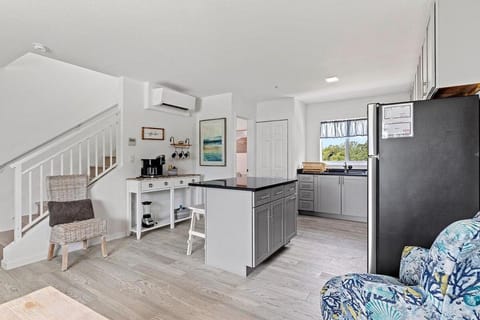 Ocean Isles #98 - Ocean Views, Resort Style Pool House in Marathon