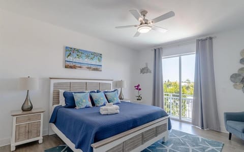 Ocean Oasis- Waterfront Pool Home, 35' Dock House in Key Colony Beach