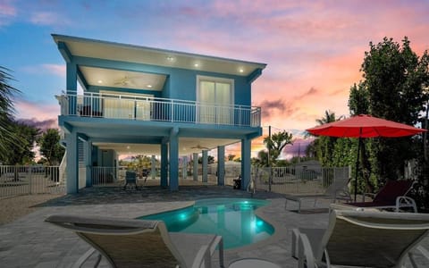 Ocean Oasis- Waterfront Pool Home, 35' Dock House in Key Colony Beach