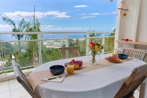 Patio, Day, Natural landscape, View (from property/room), Balcony/Terrace, Food and drinks, Dining area, Food, Mountain view, Sea view