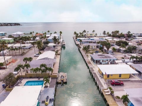 Reel Deal - Waterfront Pool Home, 76' Dock House in Marathon