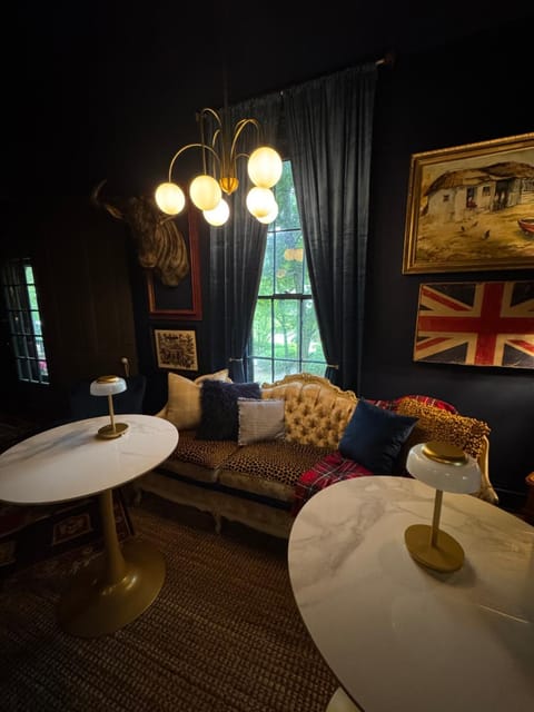 J and M on Capital Boutique Guesthouse Bed and Breakfast in Frankfort