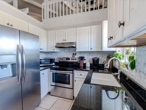 Sanctuary Bay - Private Waterfront Home, 42' Dock House in Marathon