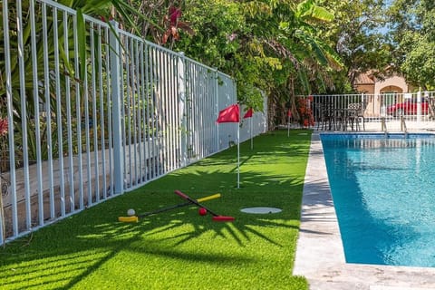 Sea Glass Dreams - Waterfront Pool Home, Mini Golf, Game Room, 110' Dock House in Marathon