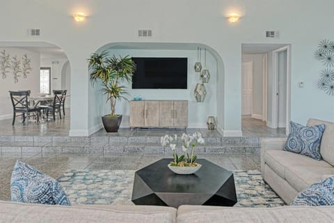 Reel Relaxin` - Luxury Waterfront Pool Home, 55' Dock House in Marathon