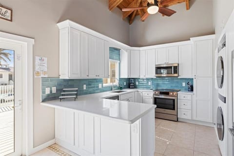 Sea Glass Cottage - Pet Friendly Tropical Home! House in Marathon