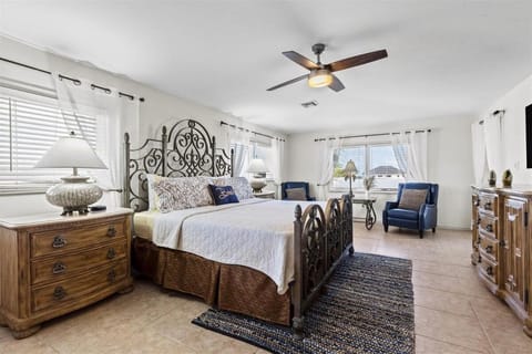 Sombrero Beach Beauty- Luxury Waterfront Pool Home, 50` Dock House in Marathon