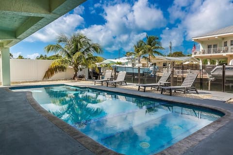Tipsy Turtle - Waterfront Pool Home, Direct Atlantic Access! House in Marathon