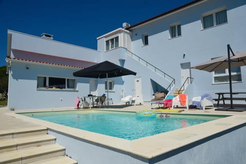 Property building, Patio, Day, Pool view, Swimming pool, sunbed