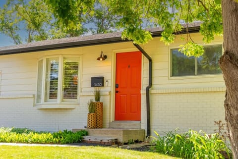 The Gather House Stylish Stay w Room to Play House in Westminster