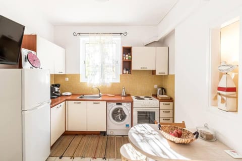 Cozy, Day-light Studio by The Mall Apartment in Chalandri