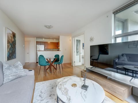 Astoria Escape - Bright condo with work desk by Victoria Prime! Apartment in Victoria