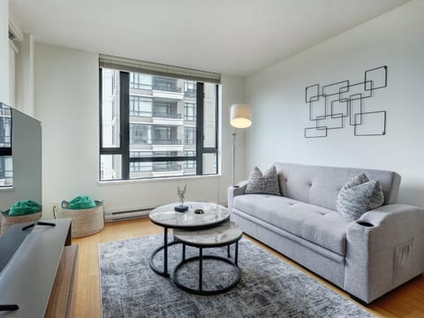 Astoria Escape - Bright condo with work desk by Victoria Prime! Apartment in Victoria