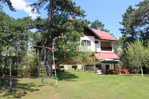 Property building, Spring, Day, Natural landscape, Children play ground, Garden, Garden view