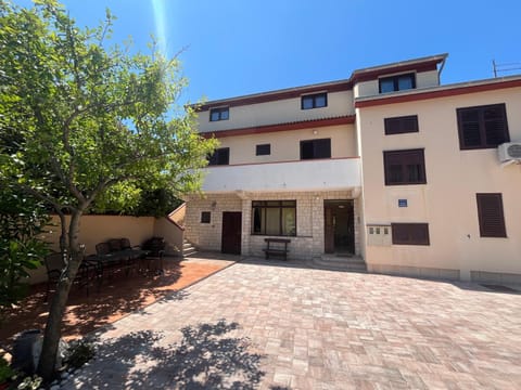 Apartments&Rooms Pahljina Bed and Breakfast in Lika-Senj County