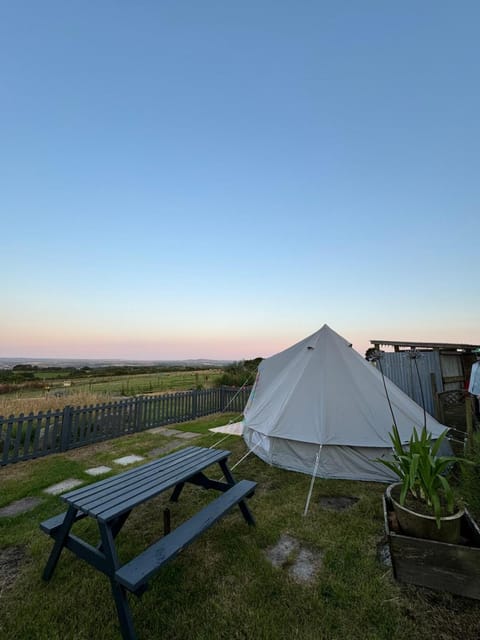 Emilies Bell Tent Campground/
RV Resort in England