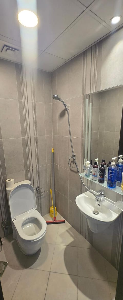 Eltawosy Apartment شقة الطاوسي Bed and Breakfast in Al Sharjah