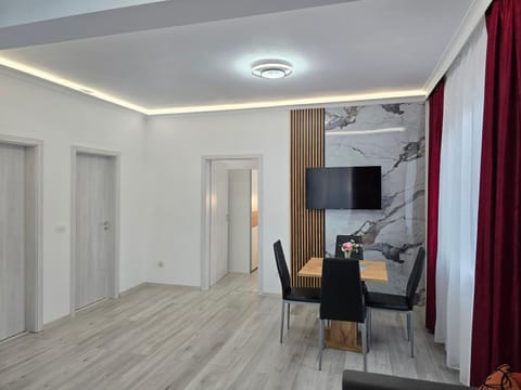 Communal lounge/ TV room, TV and multimedia, Living room, Seating area, Evening entertainment, wardrobe