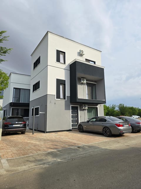 Property building, Day, Parking