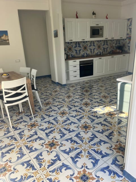 Kitchen or kitchenette, Dining area, stove