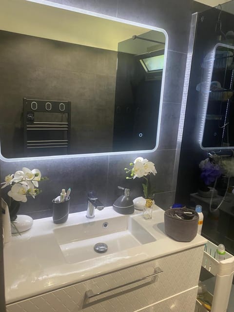 APP RDC GRANDE TERRASSE 43 m2 air-conditioned apartment MAX 6 PEOPLE Apartment in Antibes