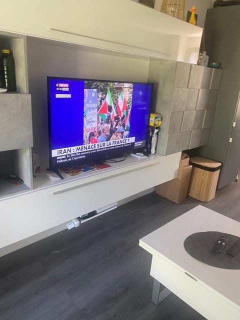 APP RDC GRANDE TERRASSE 43 m2 air-conditioned apartment MAX 6 PEOPLE Apartment in Antibes