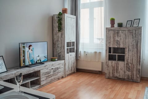 Communal lounge/ TV room, TV and multimedia