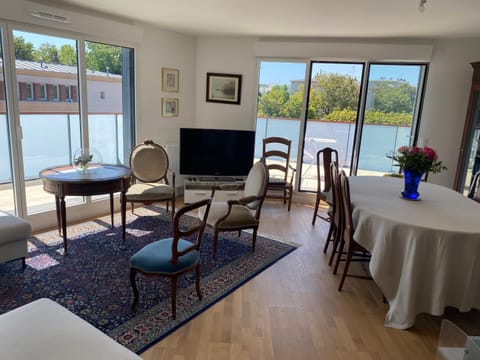 Communal lounge/ TV room