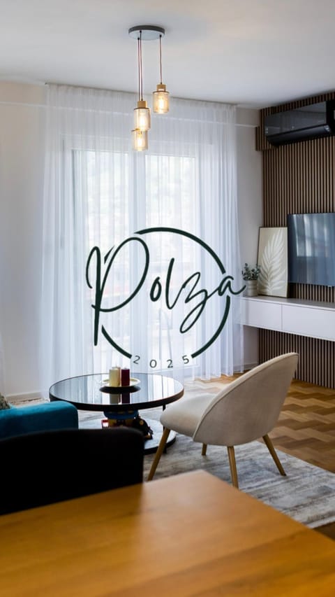 Communal lounge/ TV room, TV and multimedia, Living room, Seating area, Text overlay