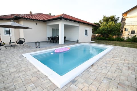 Four Oaks Holiday House Villa in Šibenik-Knin County, Croatia