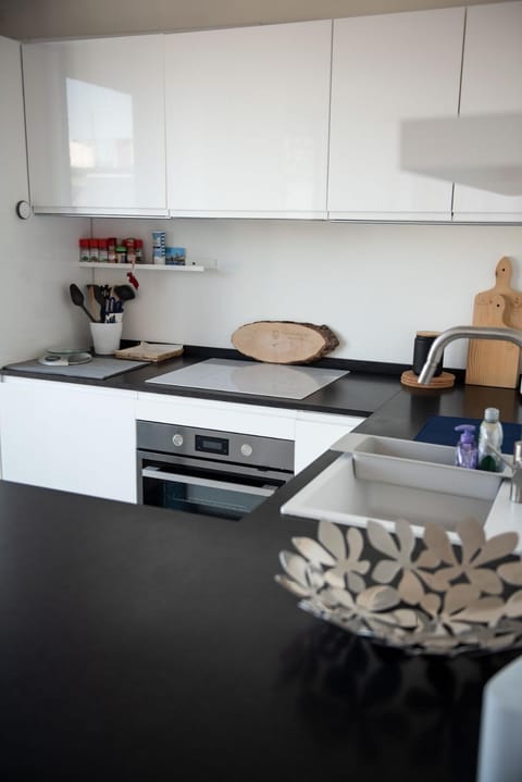 Kitchen or kitchenette, Dining area, stove