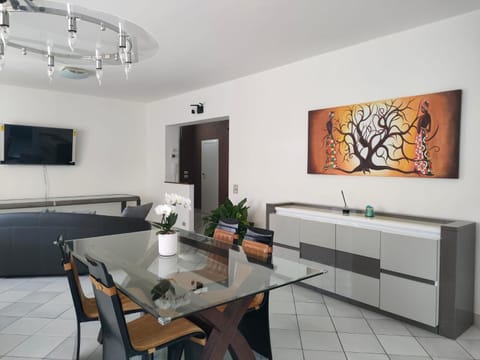 TV and multimedia, Living room, Dining area
